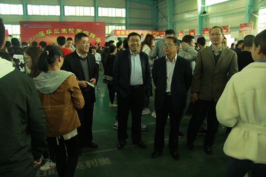 招聘会1.jpg